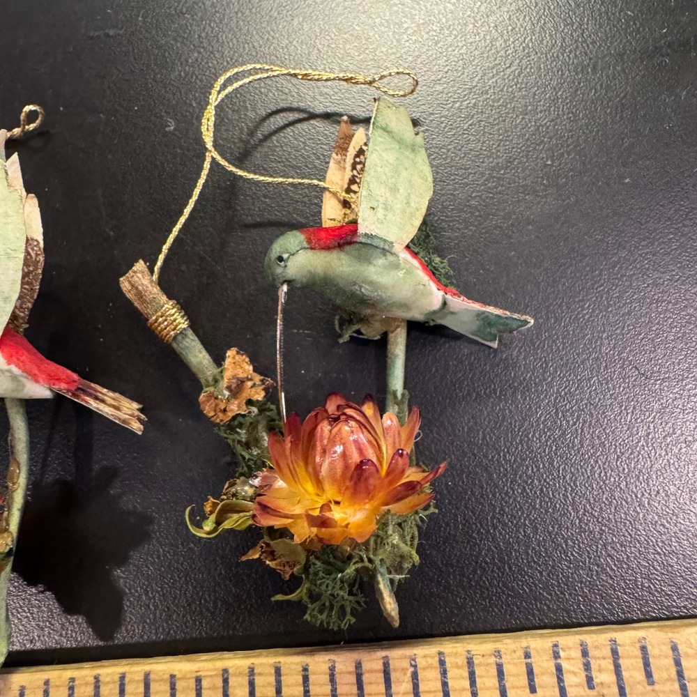 Hummingbird Ornament Set 2 Small Green Red Dried‎ Flower Woodland Nature Decor - Picture 2 of 4